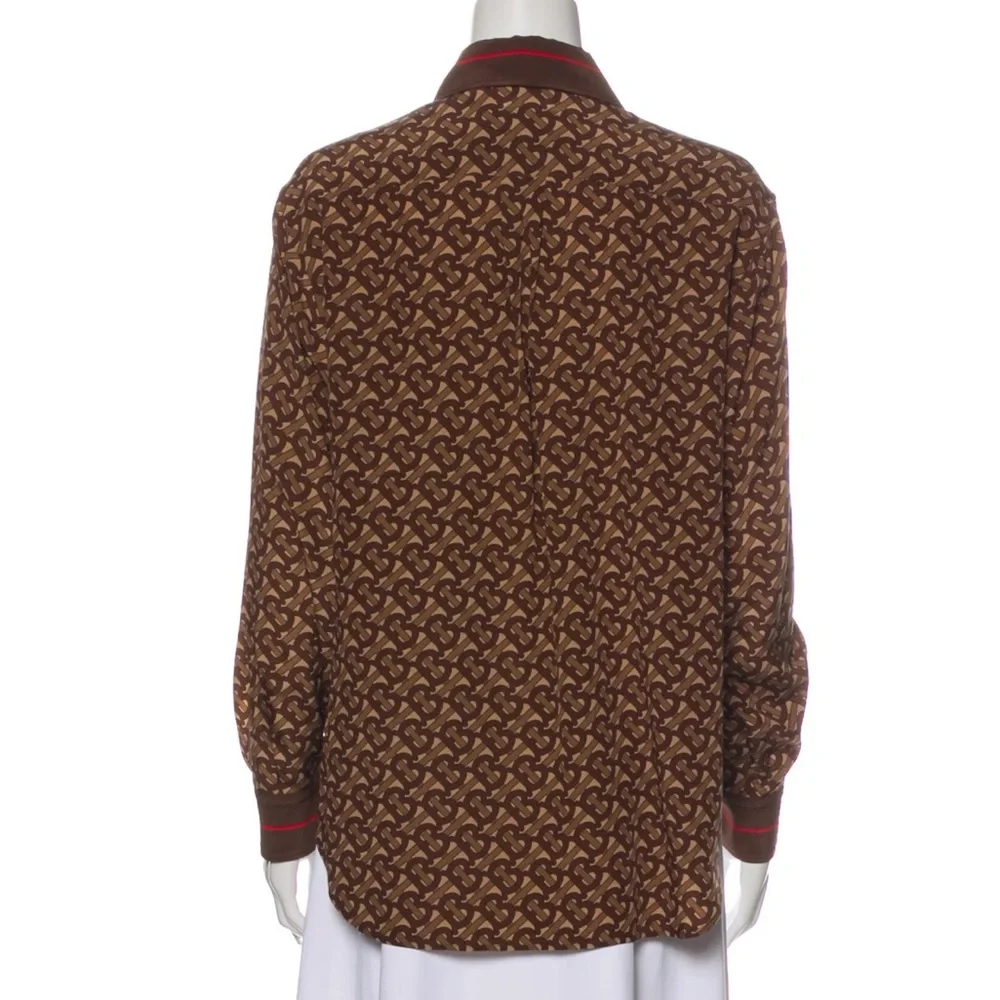 ❤️❤️ BURBERRY
Silk Printed Button-Up Top size 4 - Picture 7 of 7